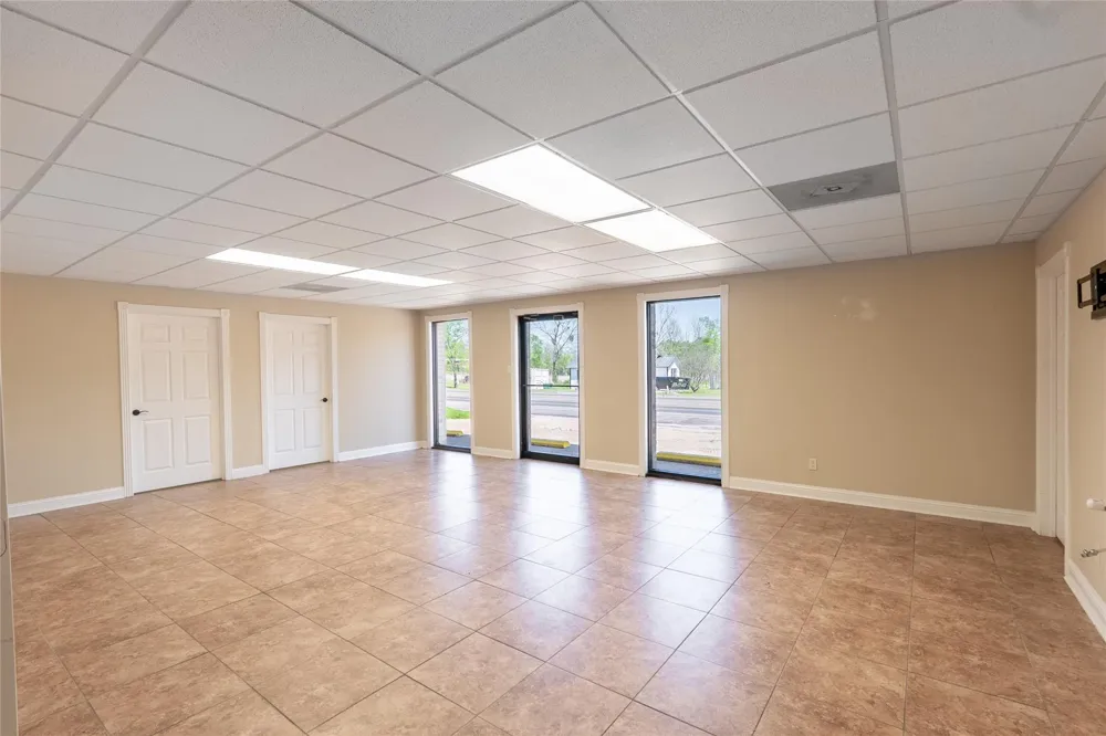 601 May Street Madisonville, TX 77864