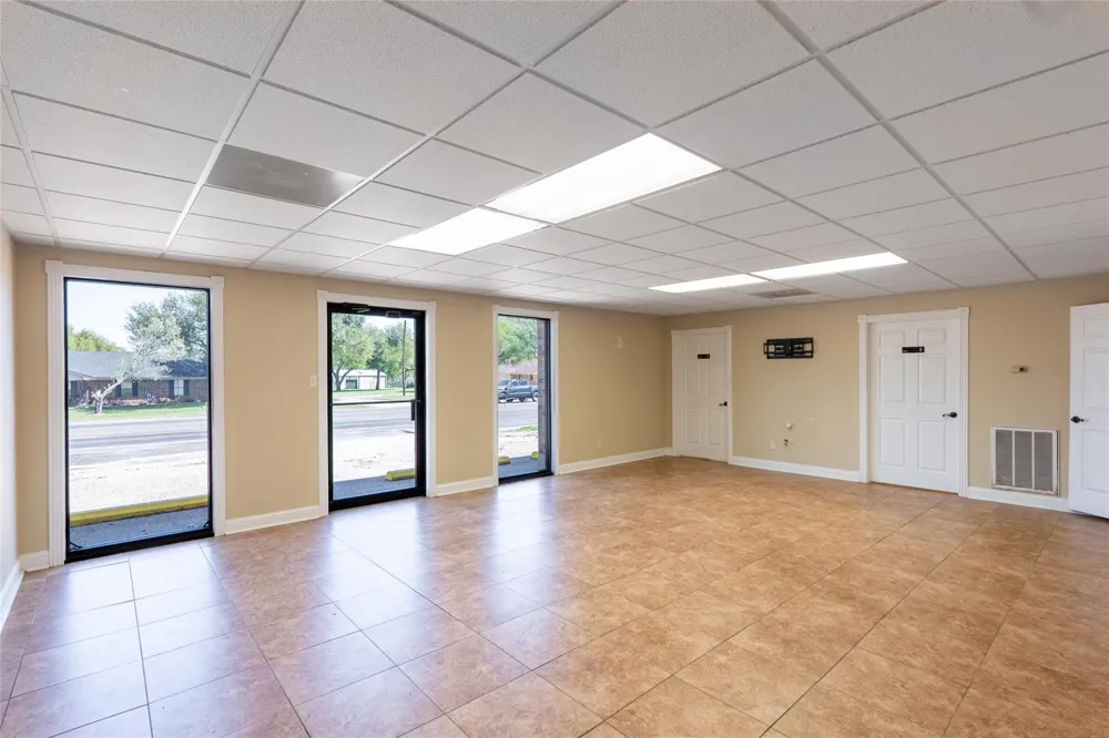 601 May Street Madisonville, TX 77864