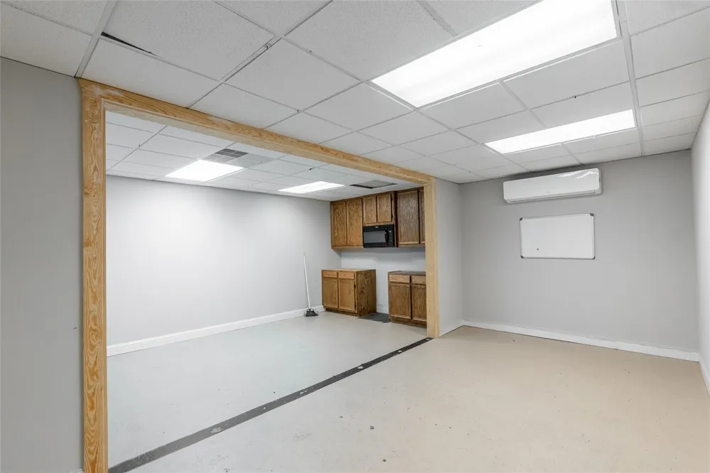 601 May Street Madisonville, TX 77864