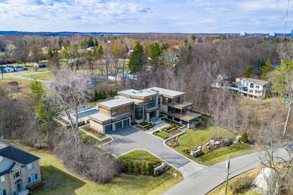 25099 Edgemont Drive Southfield, MI 48033