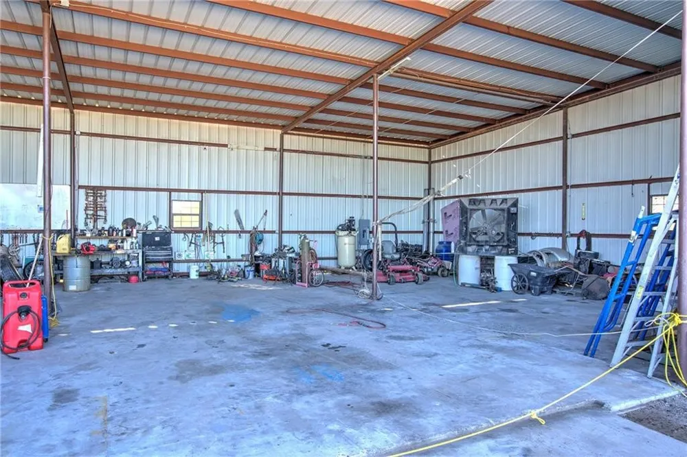 7084 Bartosch Robstown, TX 78380
