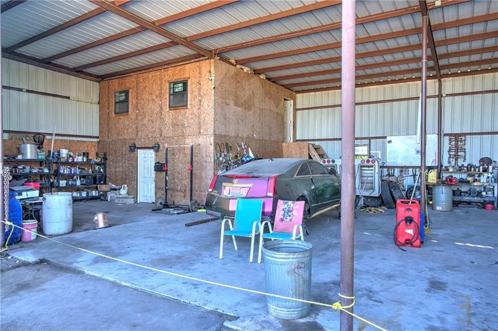 7084 Bartosch Robstown, TX 78380