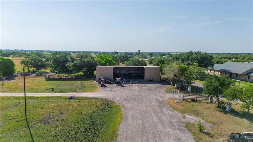 7084 Bartosch Robstown, TX 78380