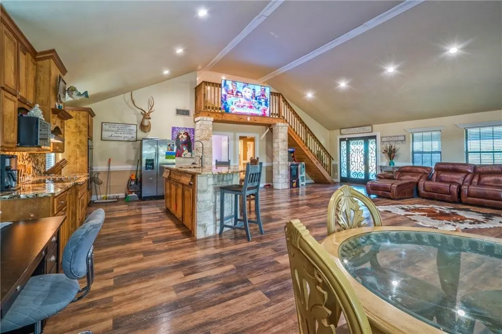 7084 Bartosch Robstown, TX 78380