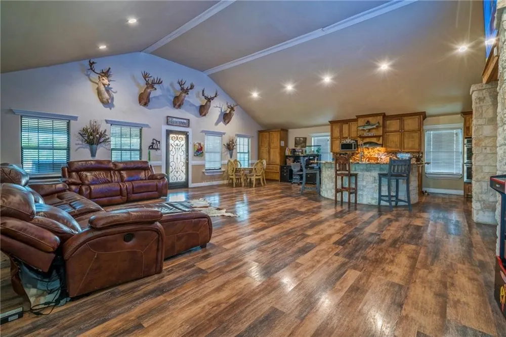 7084 Bartosch Robstown, TX 78380