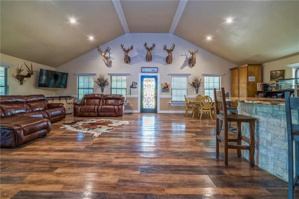 7084 Bartosch Robstown, TX 78380