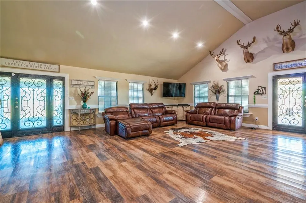 7084 Bartosch Robstown, TX 78380