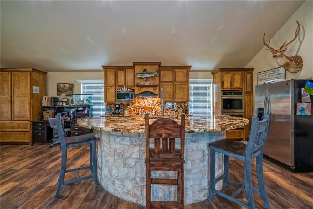 7084 Bartosch Robstown, TX 78380