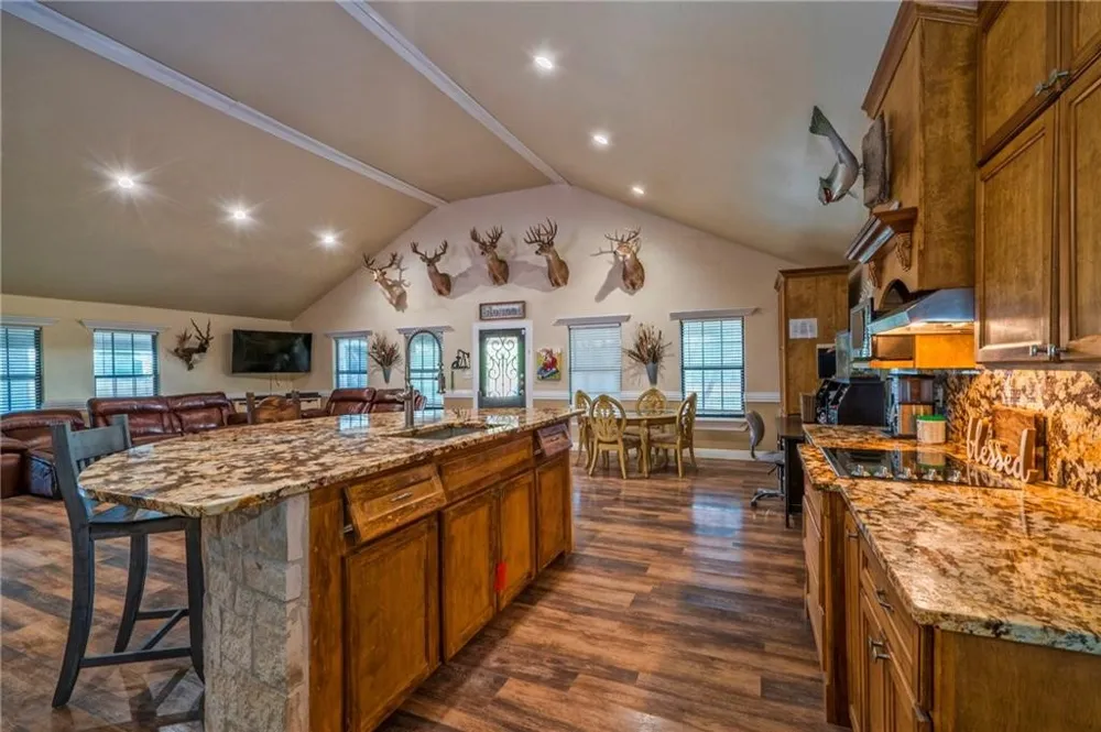 7084 Bartosch Robstown, TX 78380