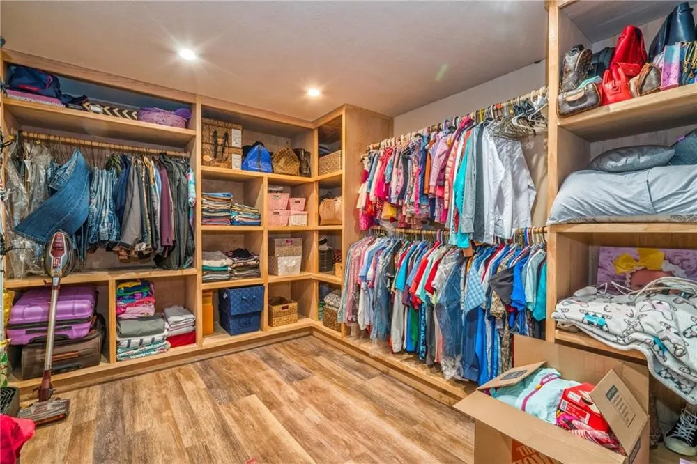 7084 Bartosch Robstown, TX 78380