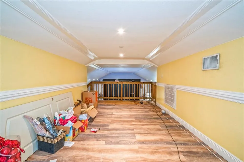 7084 Bartosch Robstown, TX 78380