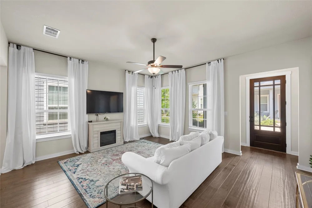 1182 Grant Wood Avenue Driftwood, TX 78619