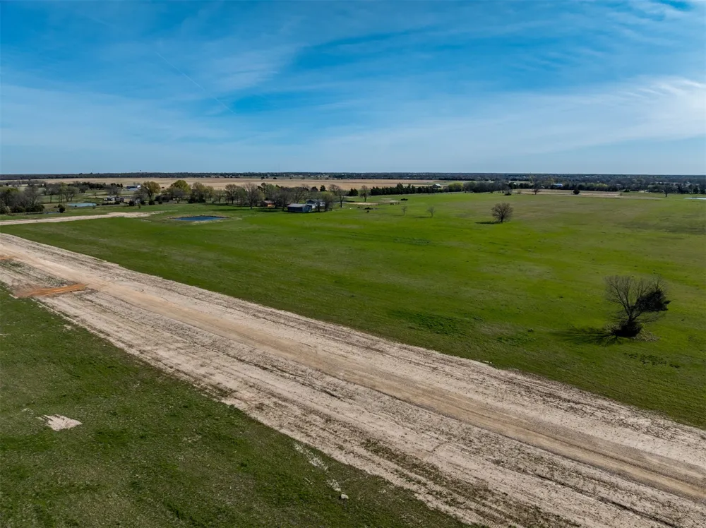 199 Private Road 33263 Sumner, TX 75486