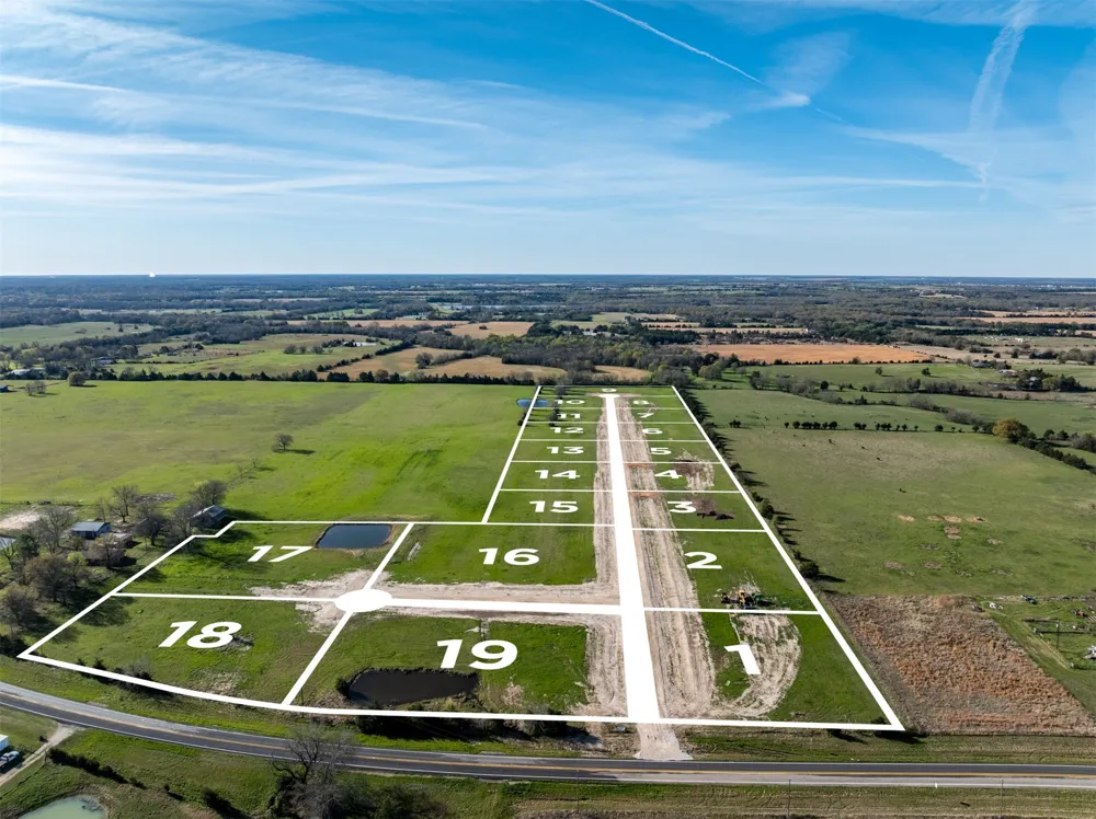 123 Private Road 33263 Sumner, TX 75486