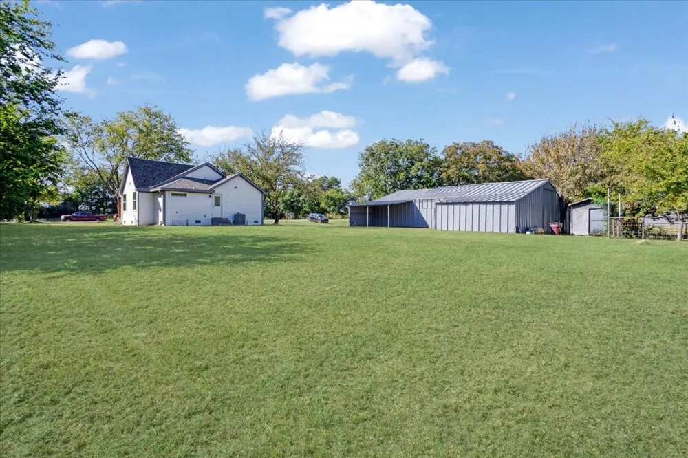 402 W Sam Rayburn Road Ector, TX 75439
