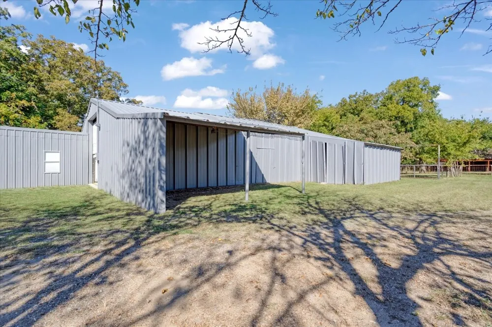 402 W Sam Rayburn Road Ector, TX 75439