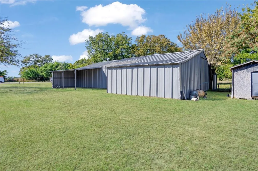 402 W Sam Rayburn Road Ector, TX 75439