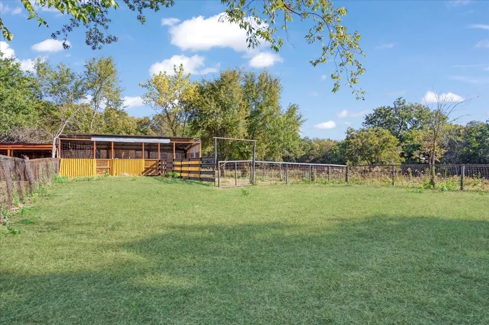402 W Sam Rayburn Road Ector, TX 75439