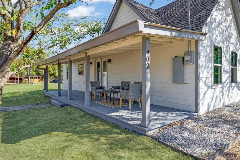 402 W Sam Rayburn Road Ector, TX 75439