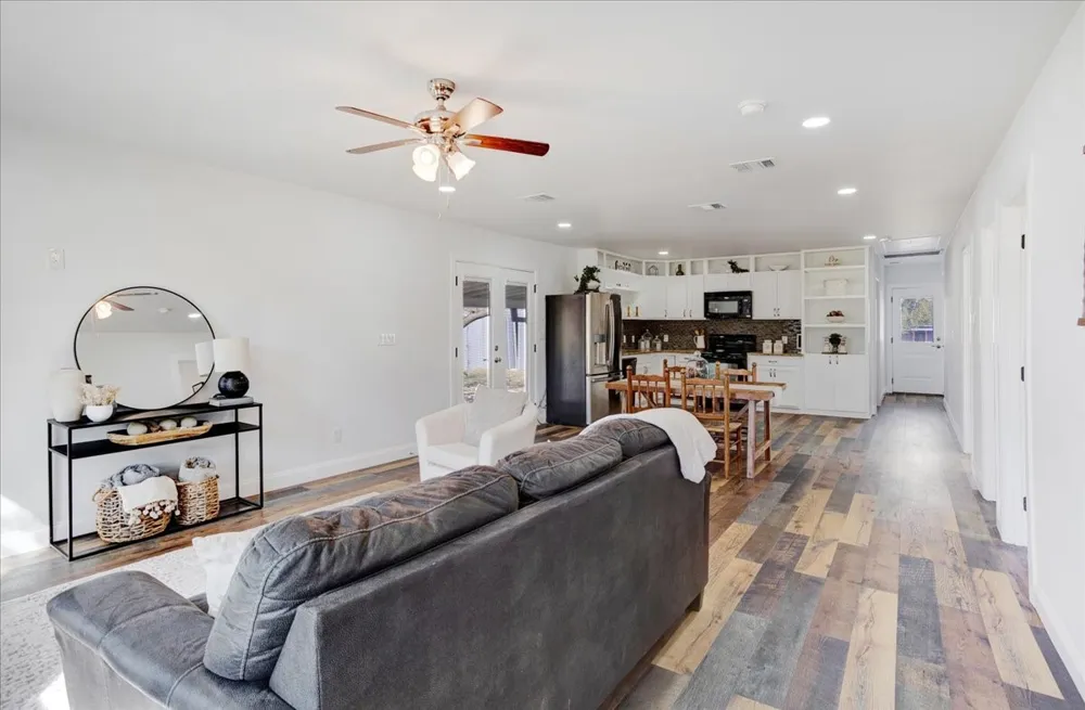 402 W Sam Rayburn Road Ector, TX 75439