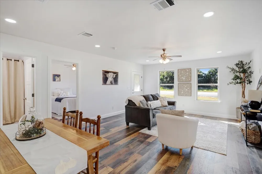 402 W Sam Rayburn Road Ector, TX 75439