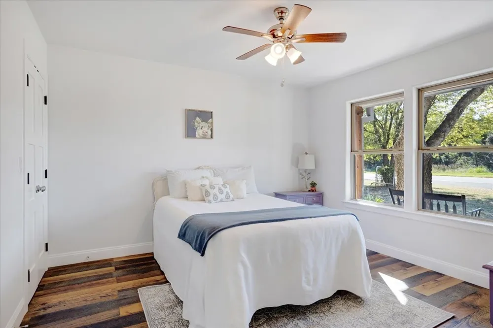 402 W Sam Rayburn Road Ector, TX 75439
