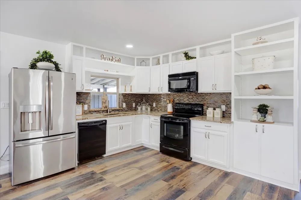 402 W Sam Rayburn Road Ector, TX 75439