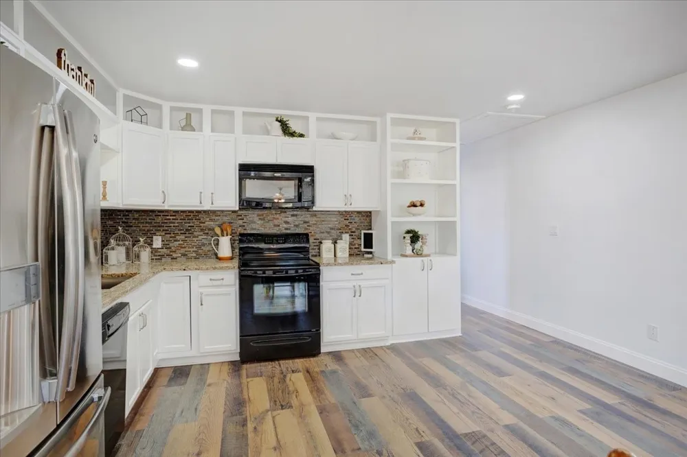 402 W Sam Rayburn Road Ector, TX 75439