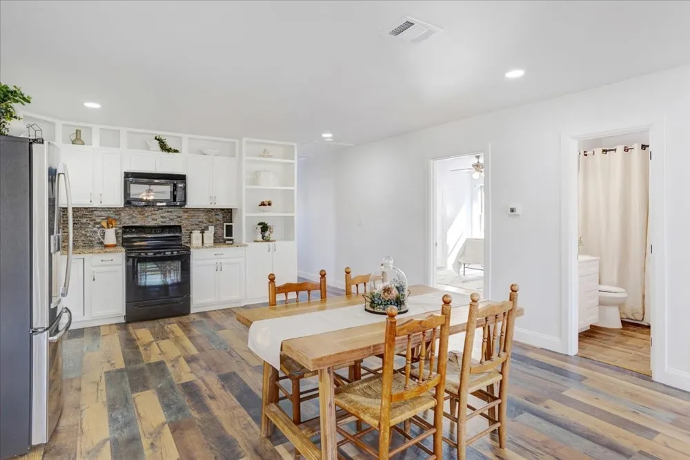 402 W Sam Rayburn Road Ector, TX 75439