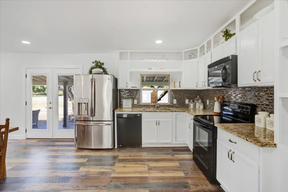402 W Sam Rayburn Road Ector, TX 75439