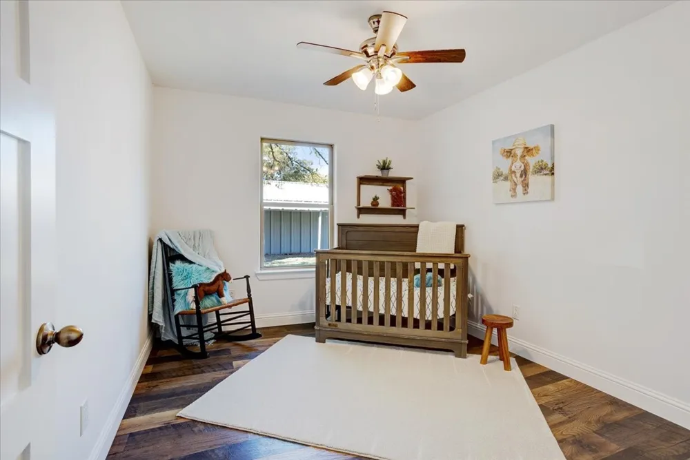 402 W Sam Rayburn Road Ector, TX 75439