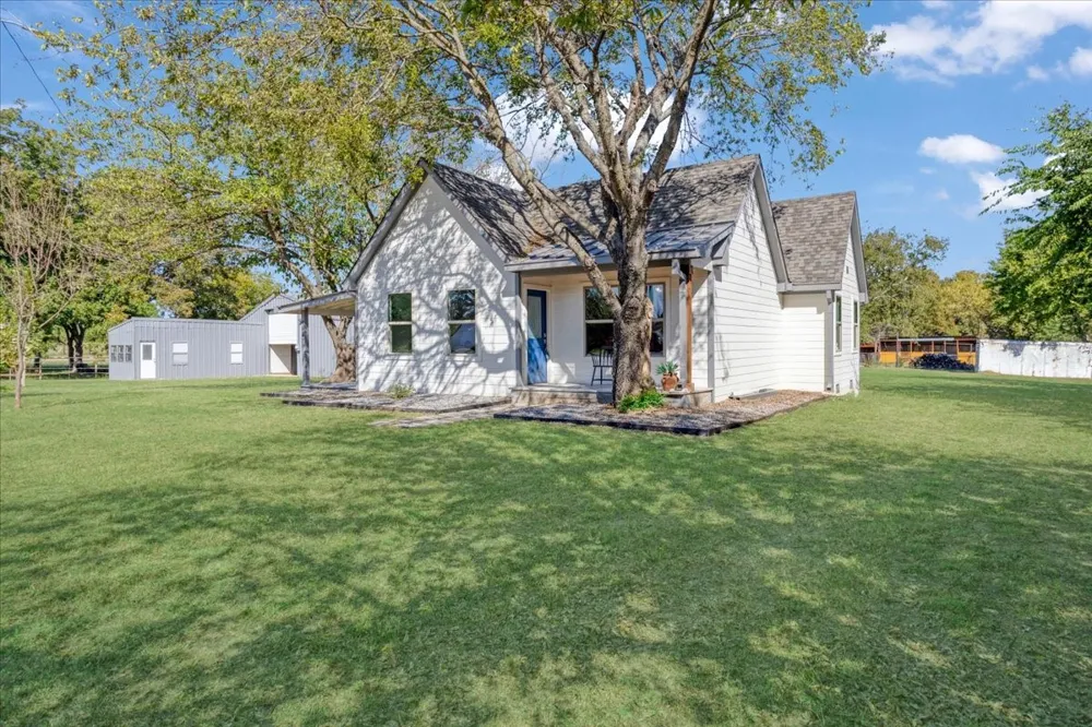 402 W Sam Rayburn Road Ector, TX 75439