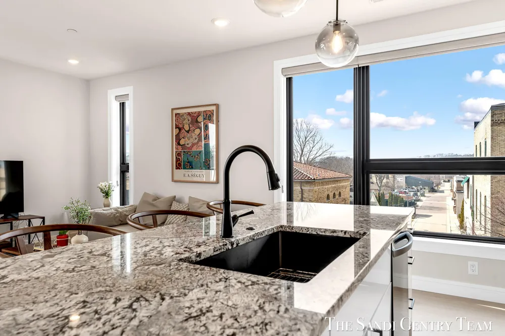 300 Washington Avenue #Unit 16 Grand Haven, MI 49417