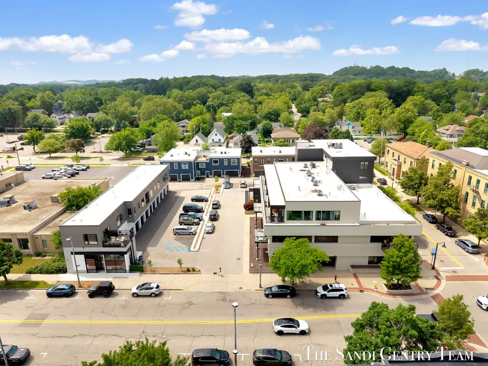 300 Washington Avenue #Unit 16 Grand Haven, MI 49417
