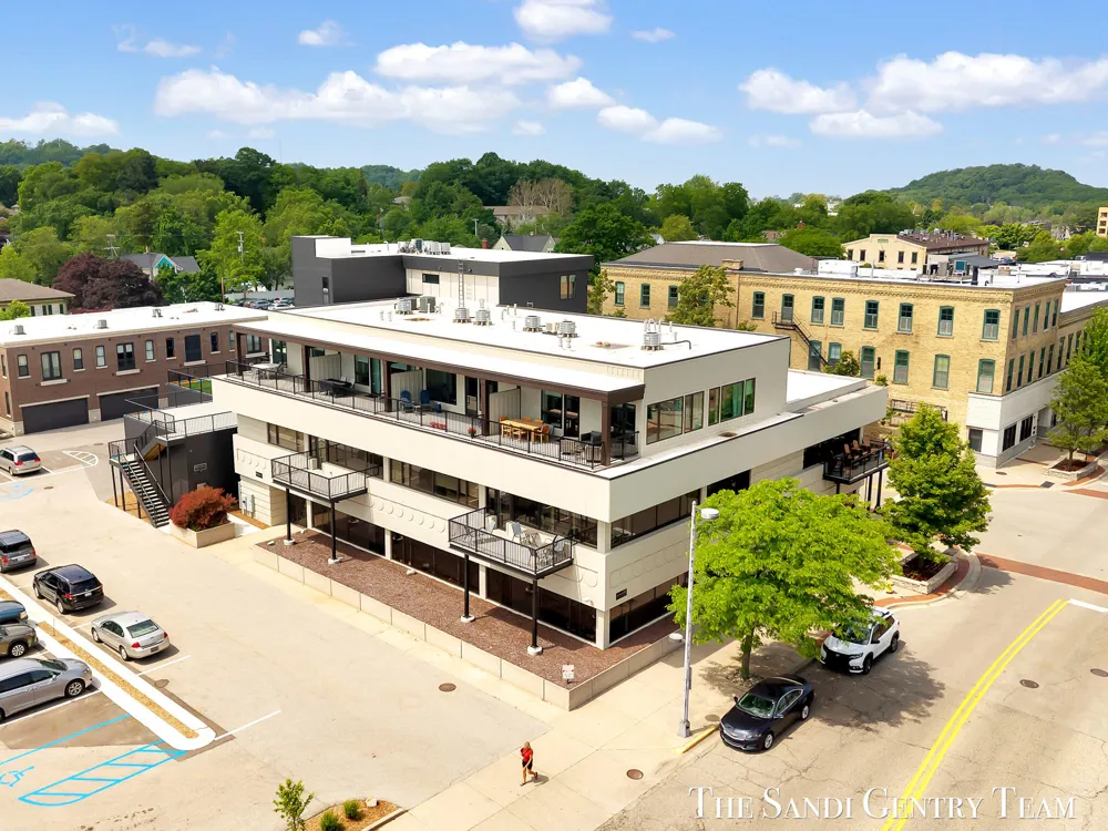 300 Washington Avenue #Unit 16 Grand Haven, MI 49417