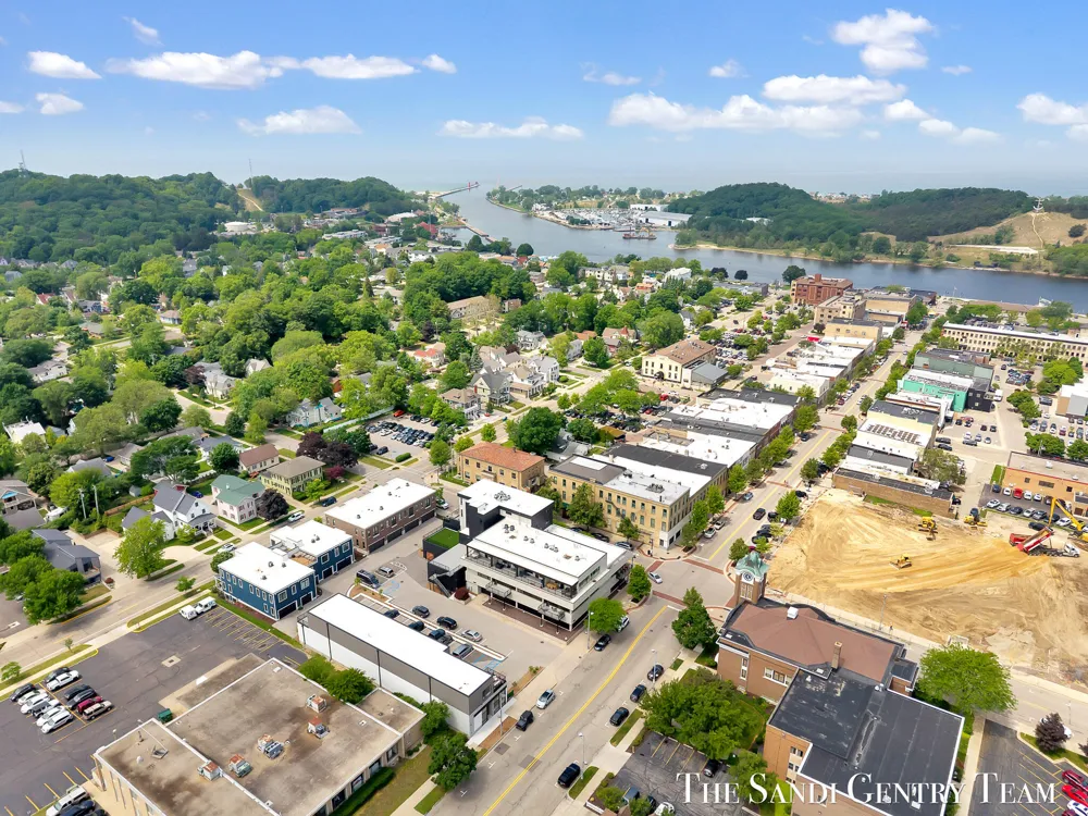 300 Washington Avenue #Unit 16 Grand Haven, MI 49417