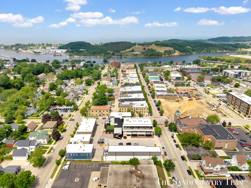 300 Washington Avenue #Unit 16 Grand Haven, MI 49417