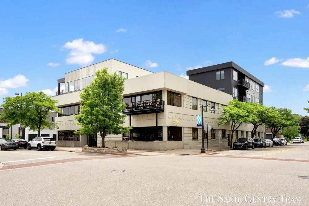 300 Washington Avenue #Unit 16 Grand Haven, MI 49417