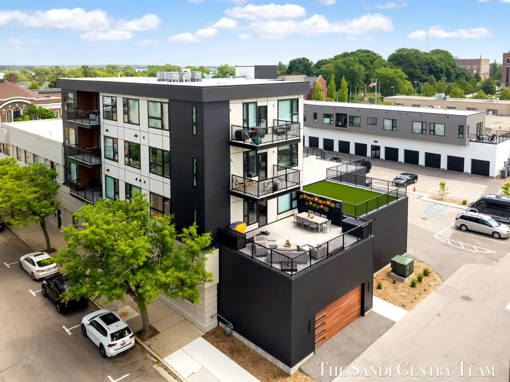 300 Washington Avenue #Unit 16 Grand Haven, MI 49417