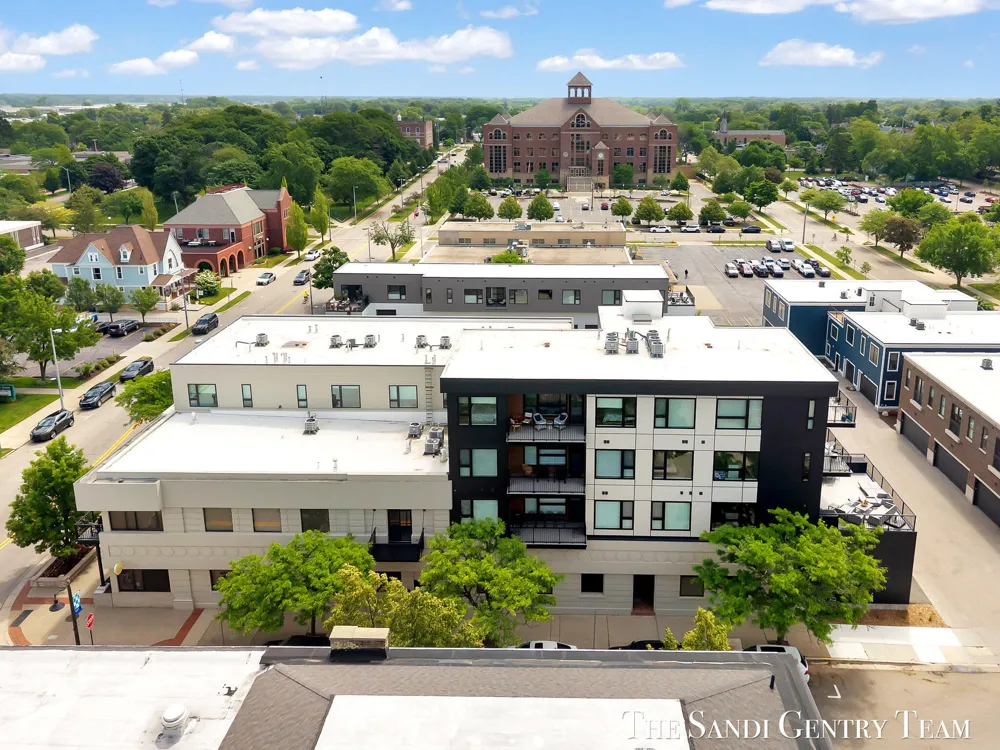 300 Washington Avenue #Unit 16 Grand Haven, MI 49417