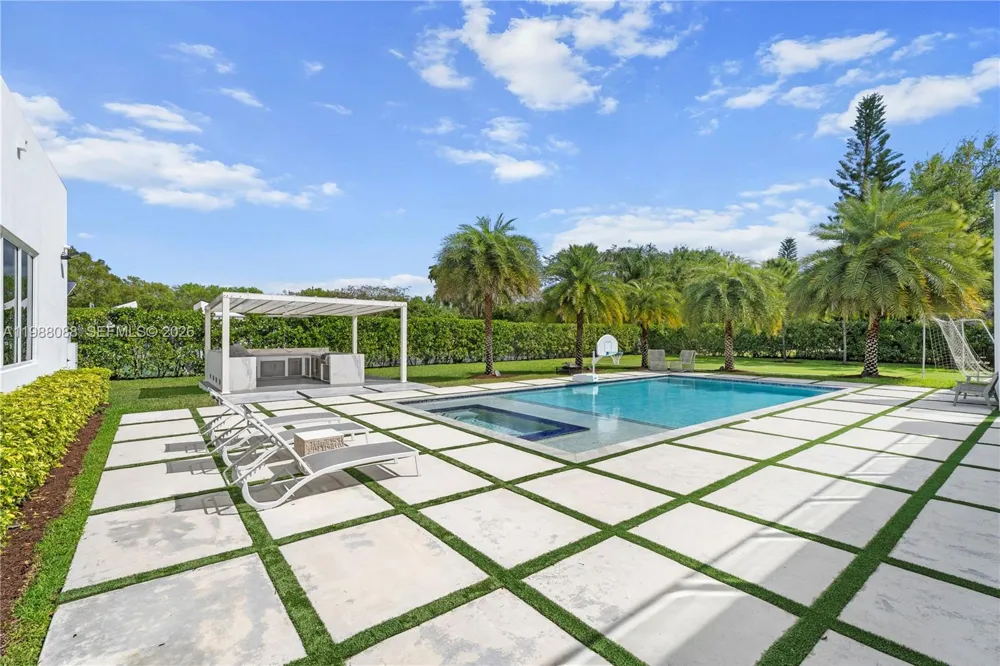 6285 Old Cutler Rd Pinecrest, FL 33156