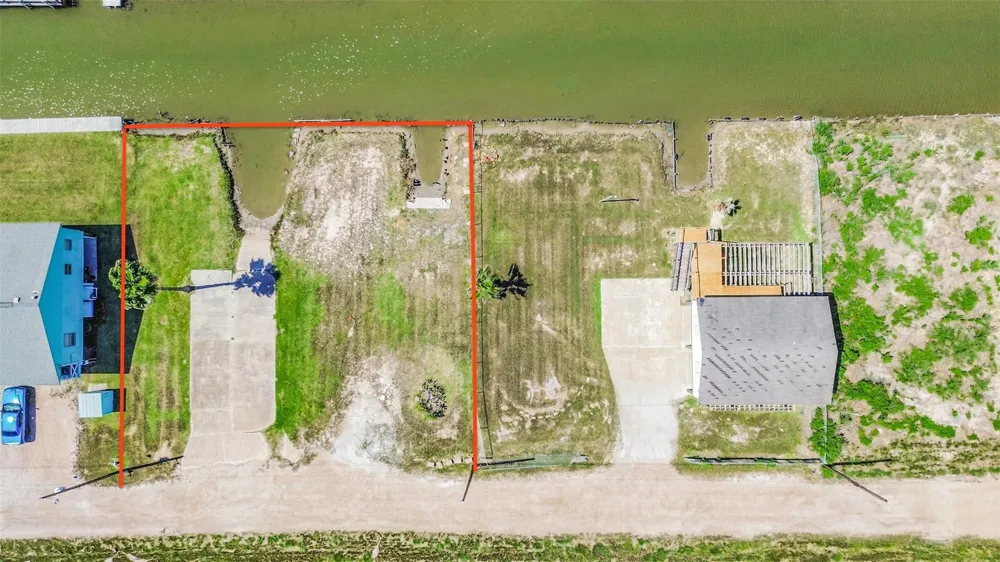 7022 E Hunter Drive Hitchcock, TX 77563