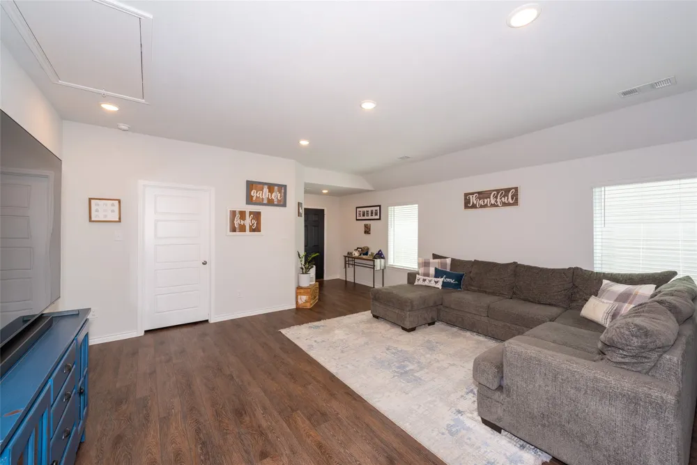 431 Woodhouse Way Everman, TX 76140