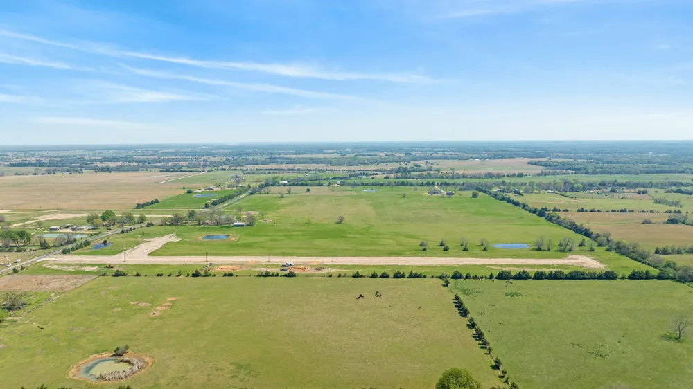 330 PRIVATE ROAD 33263 Sumner, TX 75486