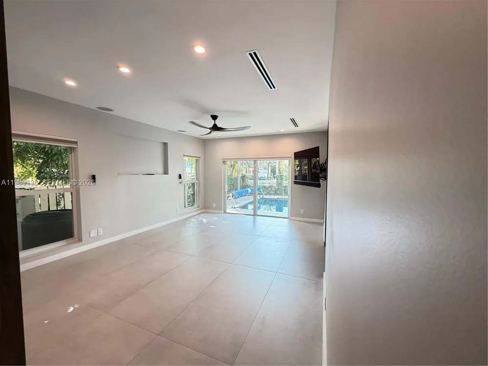 3200 NE 165th St North Miami Beach, FL 33160
