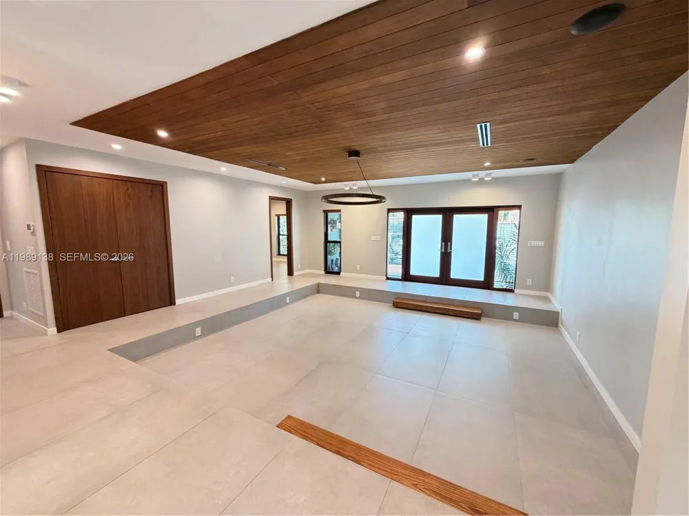 3200 NE 165th St North Miami Beach, FL 33160