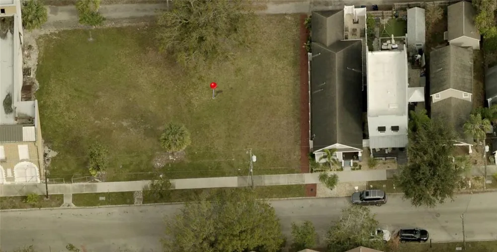 2133 W SPRUCE STREET Tampa, FL 33607