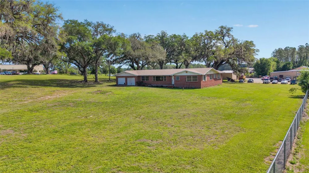 9935 US HIGHWAY 301 Wildwood, FL 34785