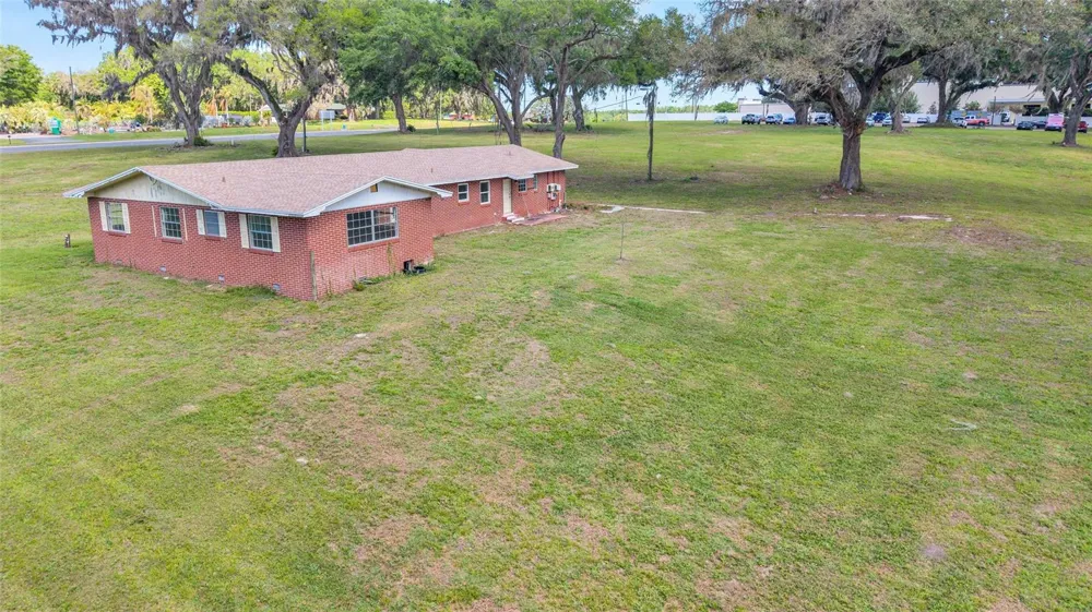 9935 US HIGHWAY 301 Wildwood, FL 34785