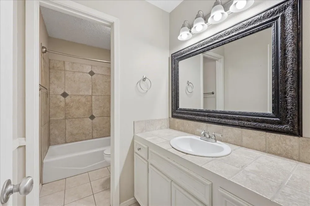 481 Moore Vidor, TX 77662